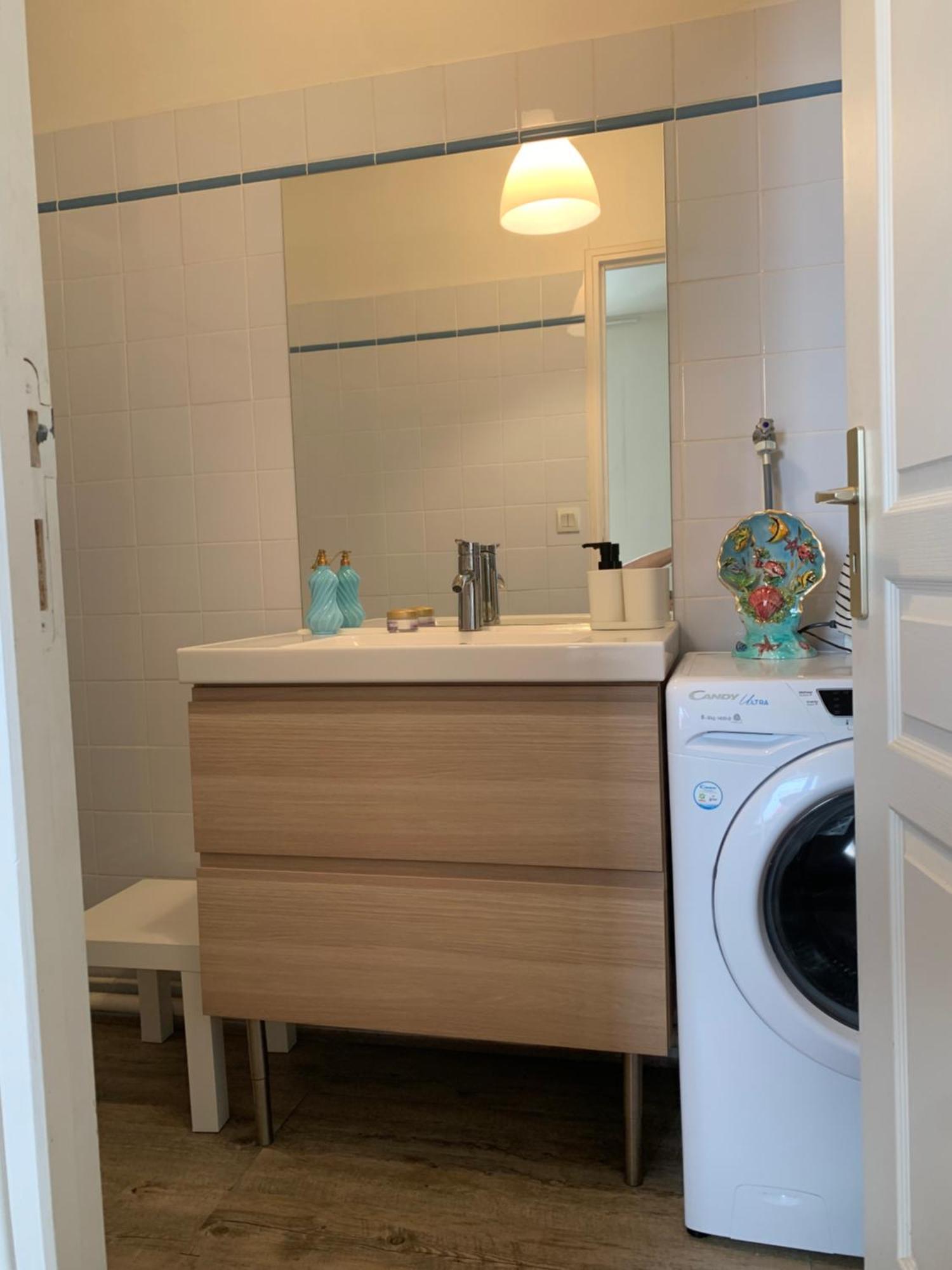 Biarritz Centre, Pres Avenue De Verdun, Cosy Apt 2 Pieces , Salon , Chambre Separe, Rue Tres Calme A 10 Minutes A Pied De La Grande Plage Luaran gambar